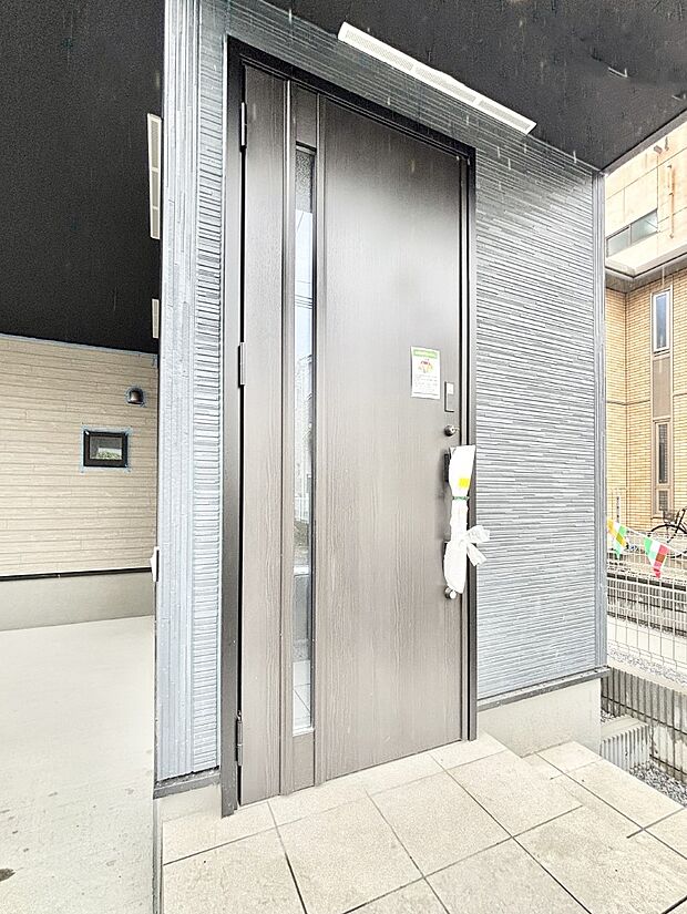 大切な家族、来客を出迎える玄関。