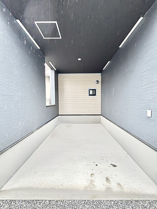 ビルトインタイプは大切なお車を傷や汚れから守ることができます。