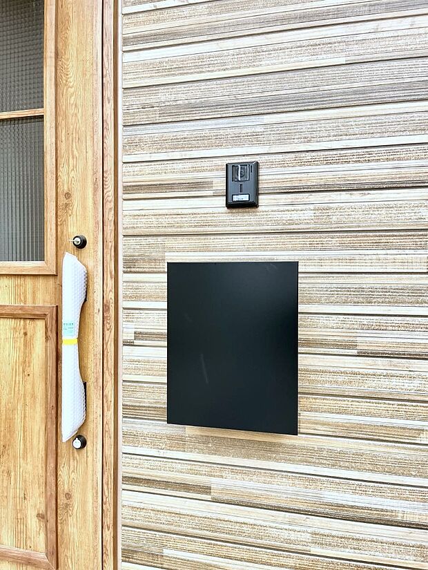 シンプルデザインのポスト。