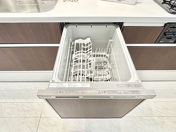 面倒なお片づけは食洗機にお任せ！家事の負担が減って、時間にも気持ちにもゆとりができます。