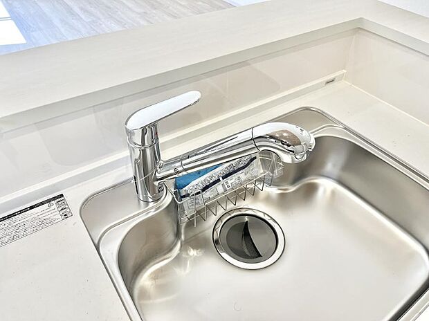 いつでも清潔なおいしいお水を。一つの水栓で水道水と浄水を使い分け。