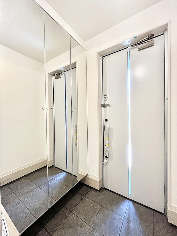 明るい玄関はお客様をお出迎えするのにぴったりです!