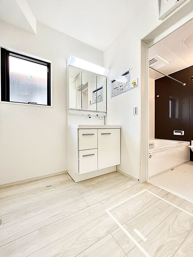 清潔感のある快適空間です。毎日の身支度も気持ち良くお使い頂けます。