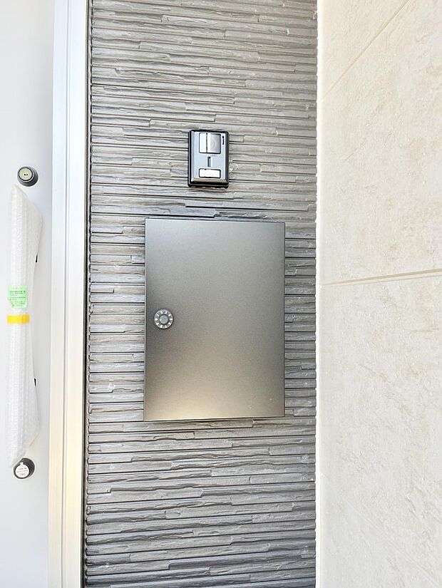 シンプルデザインのポスト。