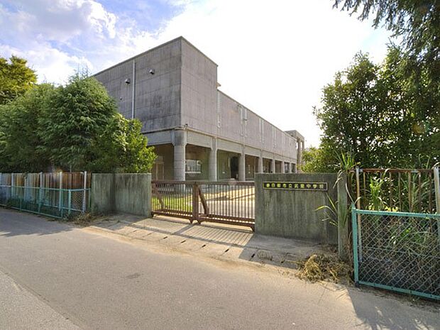 中学校 1900m 武里中学校