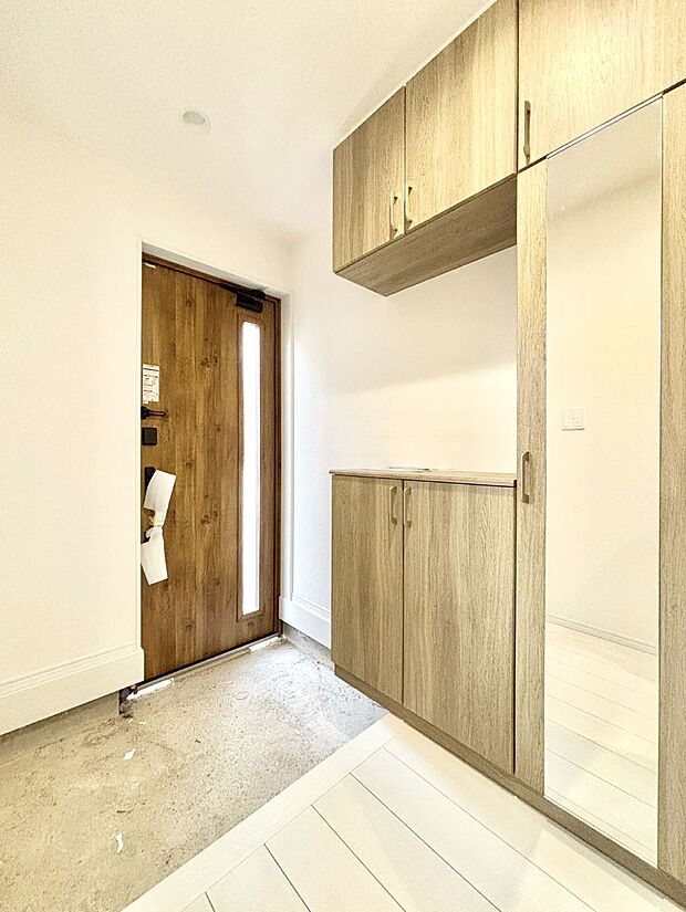 明るい玄関はお客様をお出迎えするのにぴったりです!