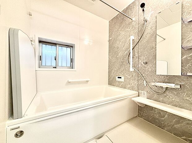 落ち着いた雰囲気でゆっくりお寛ぎいただけるバスルーム