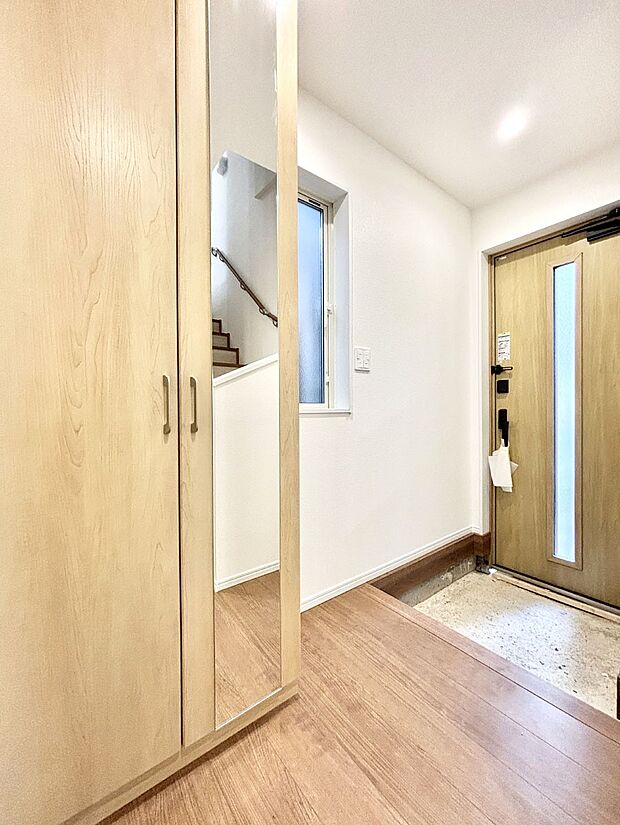 明るい玄関はお客様をお出迎えするのにぴったりです!