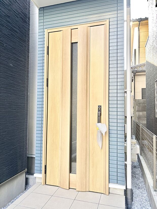 大切な家族、来客を出迎える玄関。