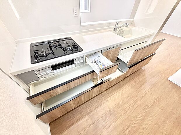 使いやすさを優先したスライド式収納タイプ!