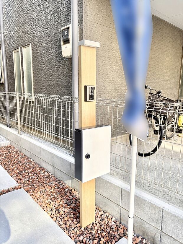 シンプルデザインのポスト。