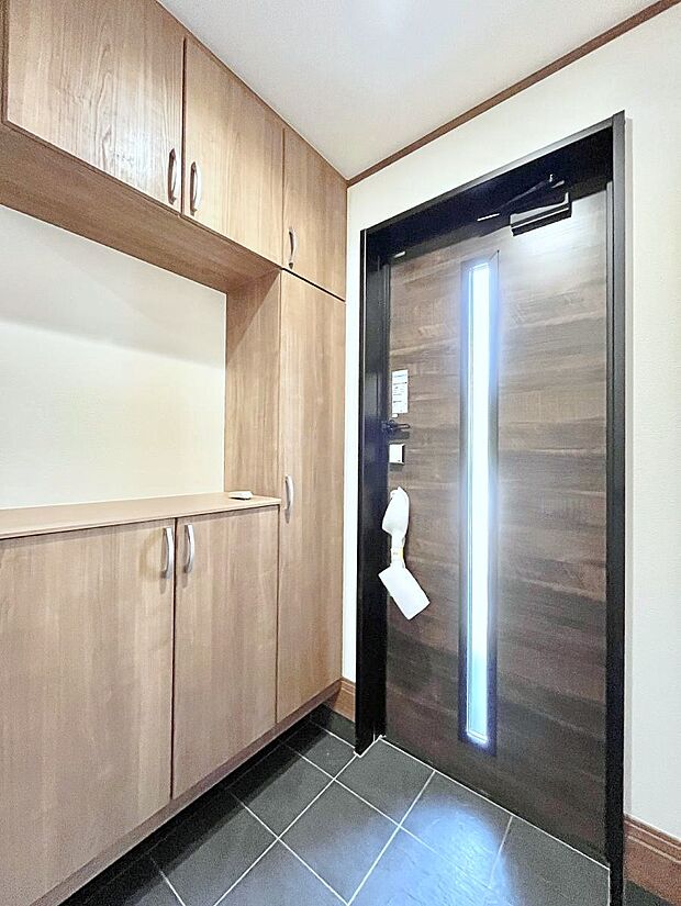 飾り棚を利用して、お越しいただくお客様をおもてなしできます。