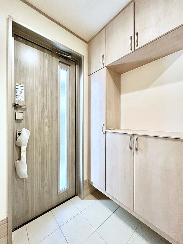 飾り棚を利用して、お越しいただくお客様をおもてなしできます。