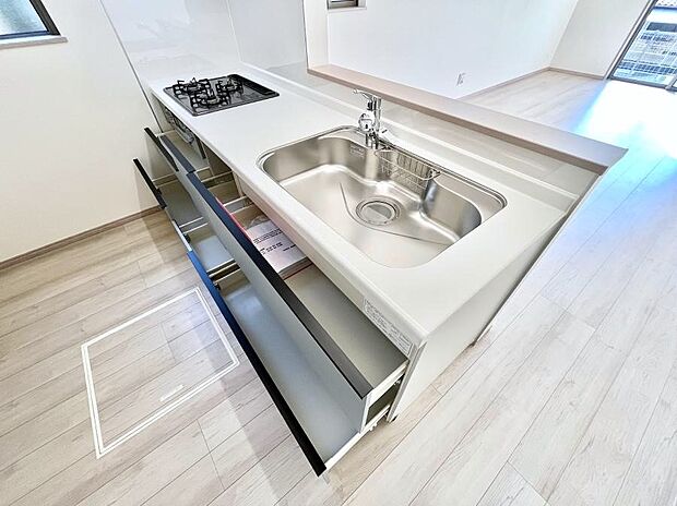 使いやすさを優先したスライド式収納タイプ!