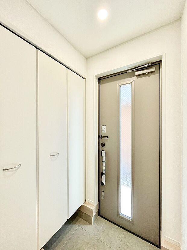 散らかりがちな玄関もスッキリの玄関収納付