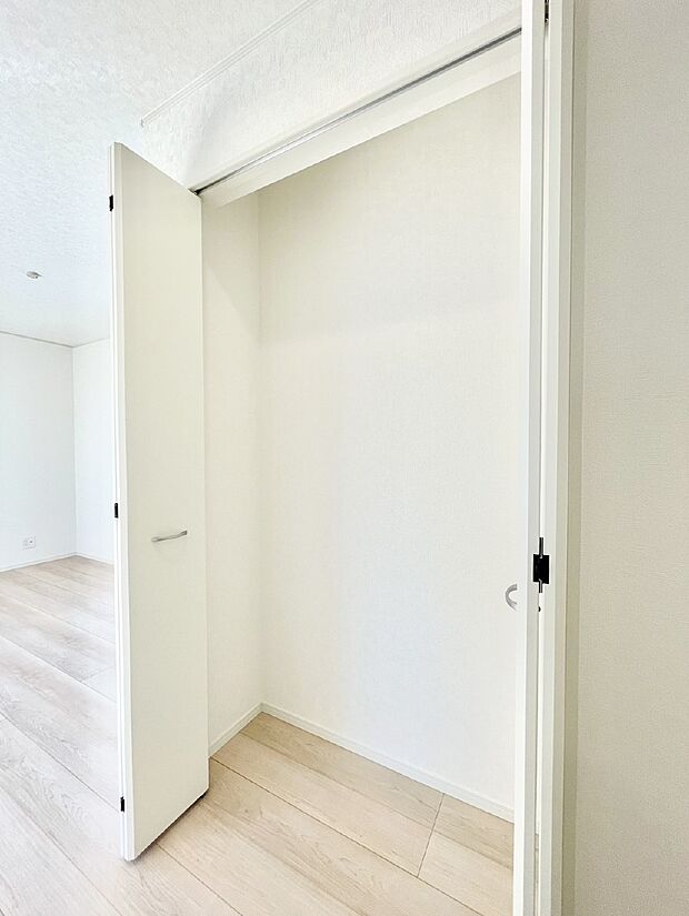 リビング収納。散らかりがちなリビングもスッキリと保てますね。