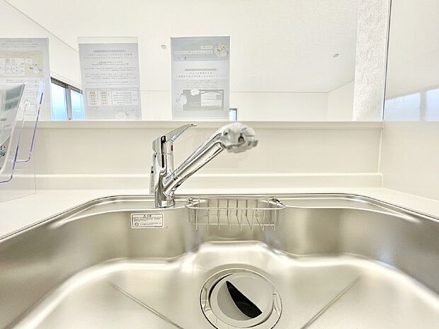 いつでも清潔なおいしいお水を。一つの水栓で水道水と浄水を使い分け。