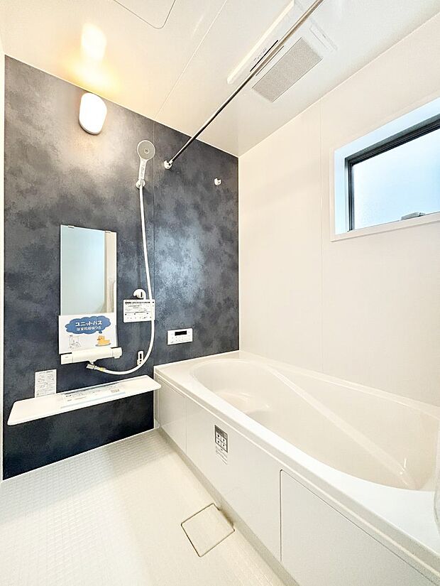 落ち着いた雰囲気でゆっくりお寛ぎいただけるバスルーム