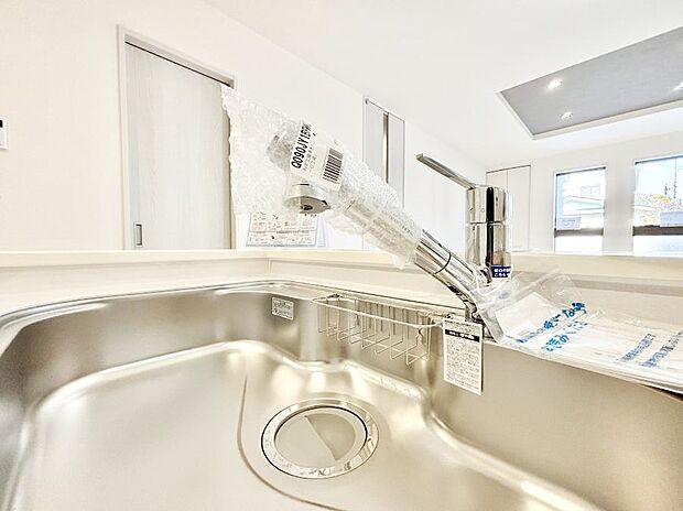 いつでも清潔なおいしいお水を。一つの水栓で水道水と浄水を使い分け。