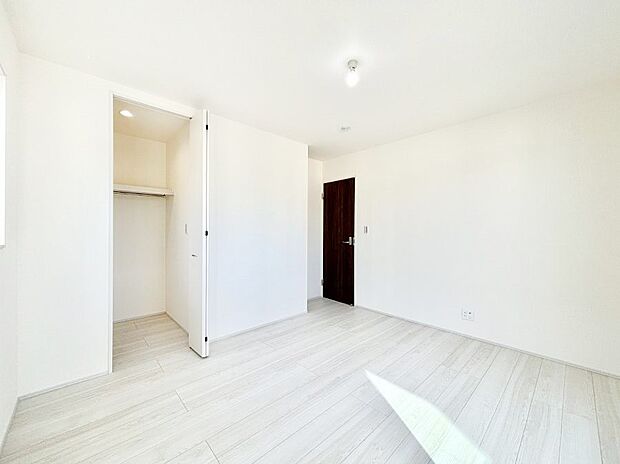 使いやすい形でベットや家具の置き方にも困ることもありません。   