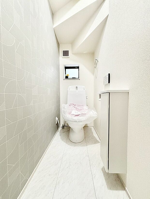 明るく清潔感のあるトイレです。 