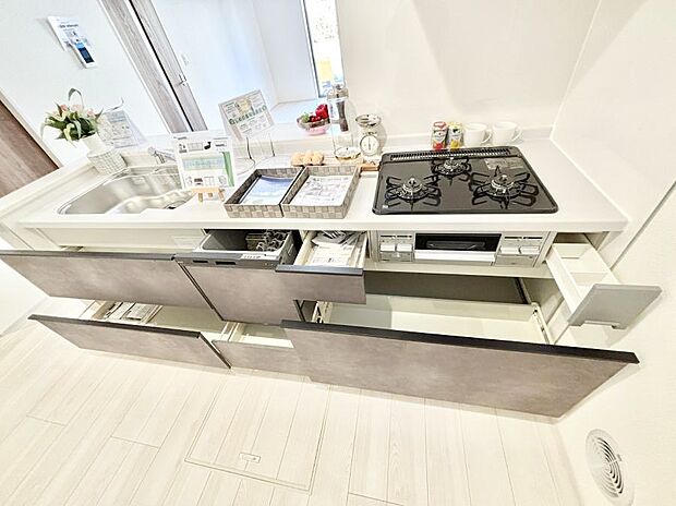 使いやすさを優先したスライド式収納タイプ！