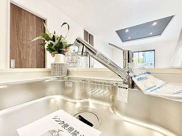 いつでも清潔なおいしいお水を。一つの水栓で水道水と浄水を使い分け。