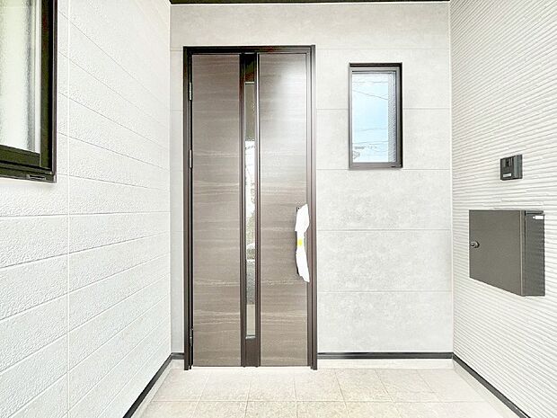 大切な家族、来客を出迎える玄関。