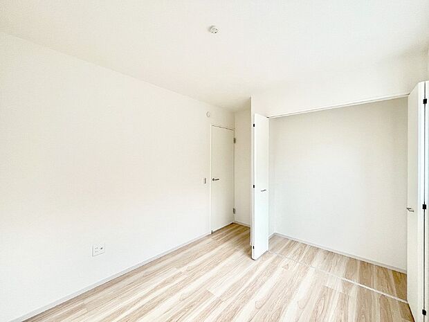 使いやすい形でベットや家具の置き方にも困ることもありません。   