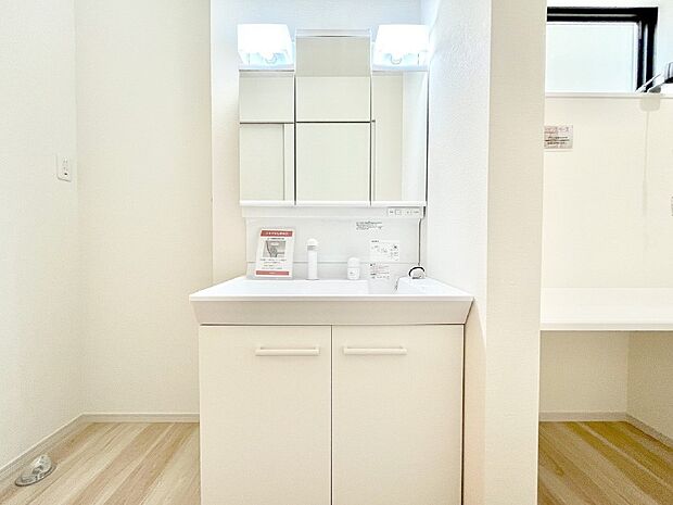 収納力と機能性に優れた洗面化粧台