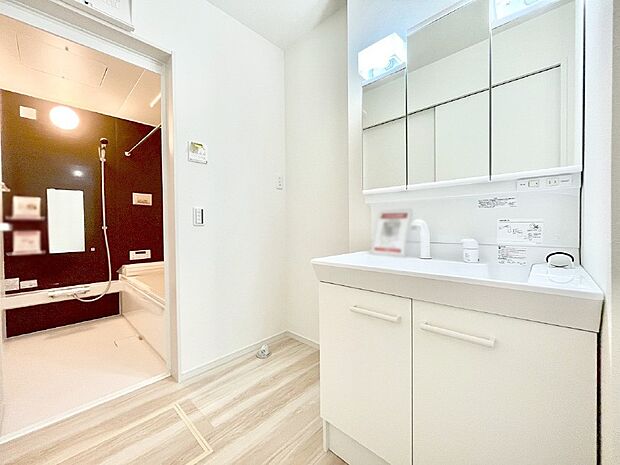 身支度もスムーズにおこなえる脱衣場。