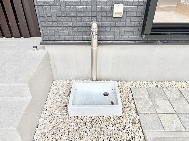 外水栓があると、庭のお手入れやちょっとした手洗い・洗車に便利です!