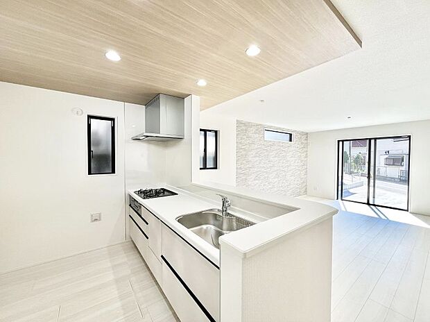 料理をしながらでもご家族との会話を楽しめる対面キッチン