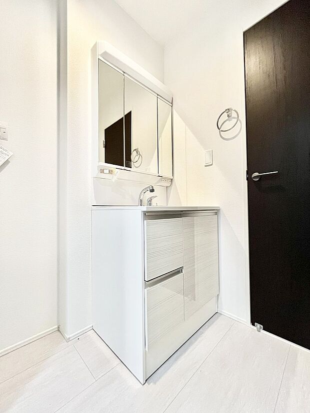 収納力と機能性に優れた洗面化粧台