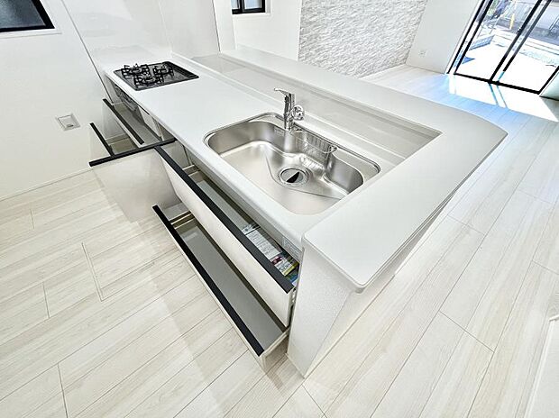 使いやすさを優先したスライド式収納タイプ！