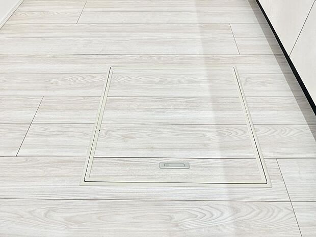 床下収納付き！日用品・非常用品の収納にも大活躍。