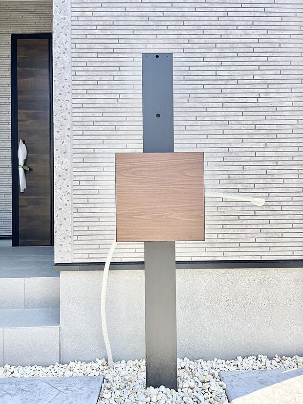 シンプルデザインのポスト。