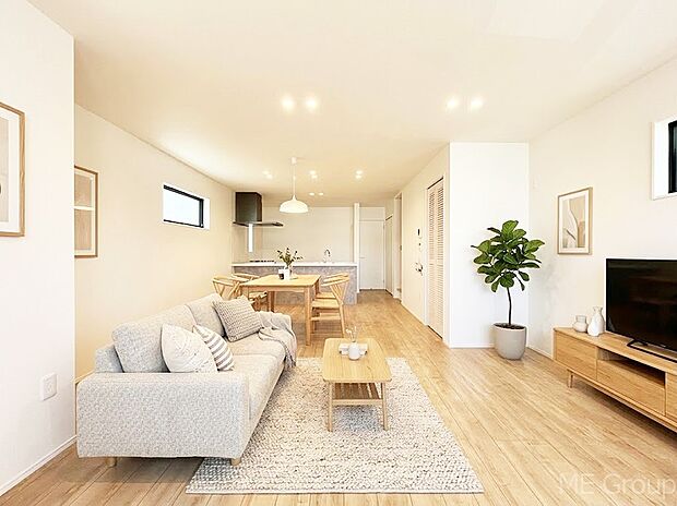 落ち着いた雰囲気のLDKは家族みんなの快適空間※家具はCGです