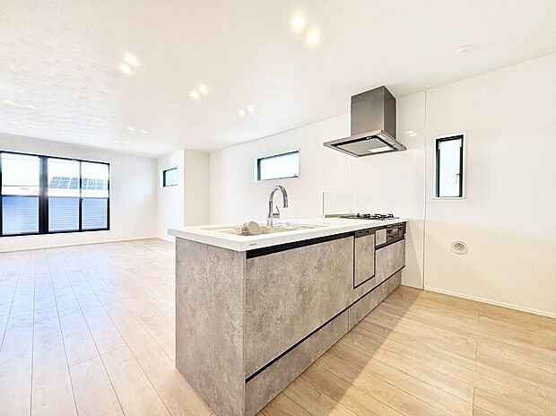 料理をしながらご家族との会話を楽しめる対面カウンターキッチン