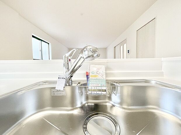 いつでも清潔なおいしいお水を。一つの水栓で水道水と浄水を使い分け。