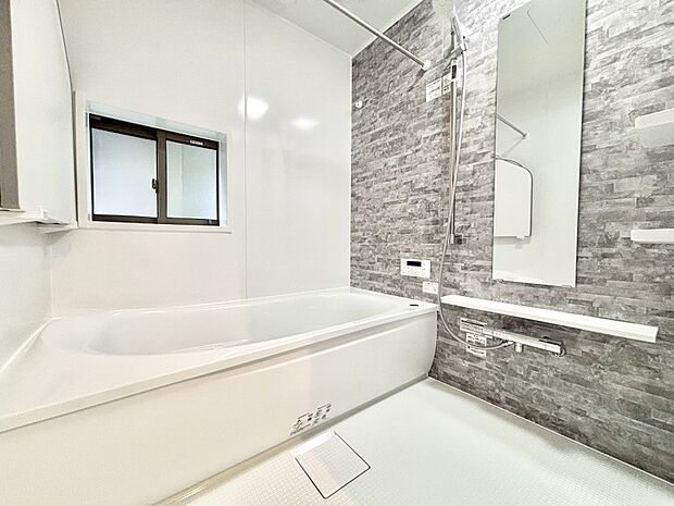 落ち着いた雰囲気でゆっくりお寛ぎいただけるバスルーム