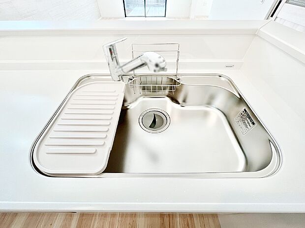 広々としたシンクでお料理やお皿洗いもラクラク快適に!