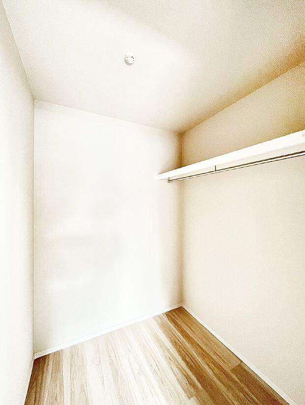 季節の衣類もスッキリ収納!大容量の収納力が魅力的なWIC付きです。