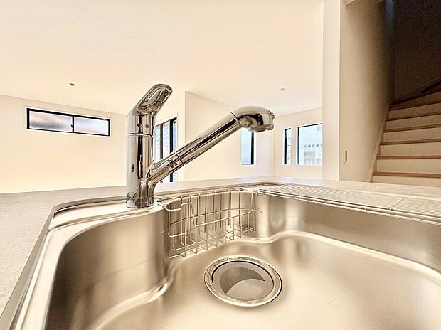 広々としたシンクでお料理やお皿洗いもラクラク快適に!