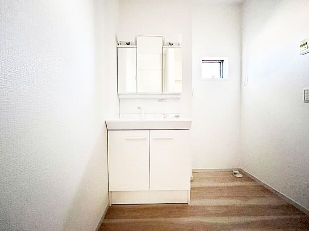 収納力と機能性に優れた洗面化粧台