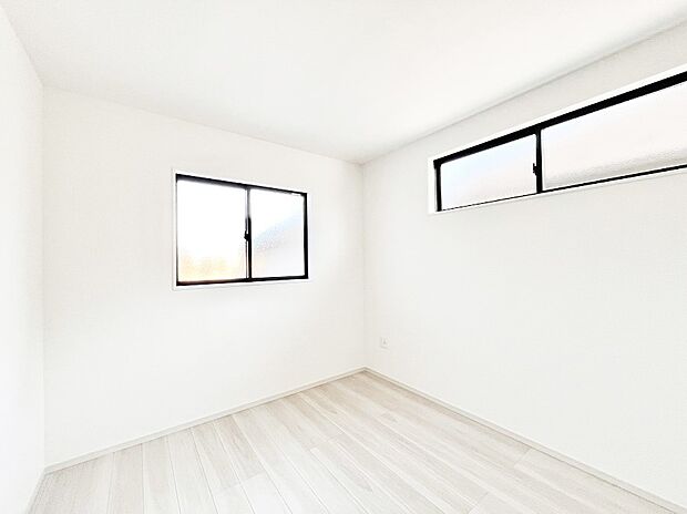 窓からのやさしい光が心地よいプライベートルーム