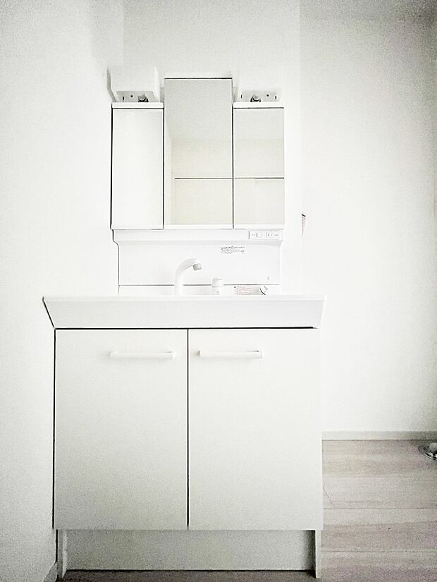 収納力と機能性に優れた洗面化粧台