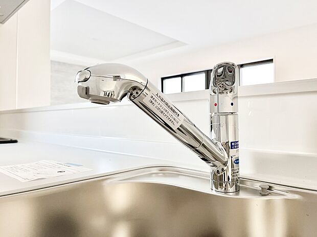 いつでも清潔なおいしいお水を。一つの水栓で水道水と浄水を使い分け。