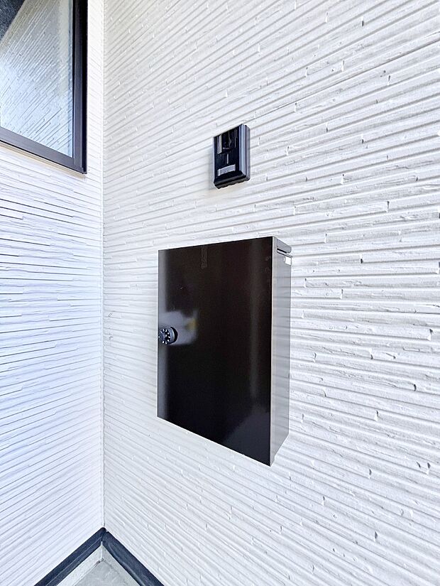 シンプルデザインのポスト。