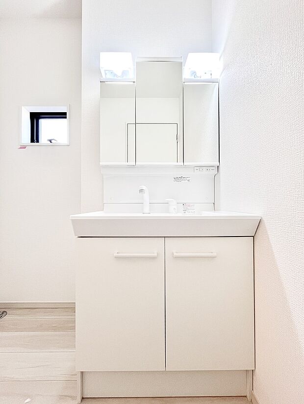 収納力と機能性に優れた洗面化粧台